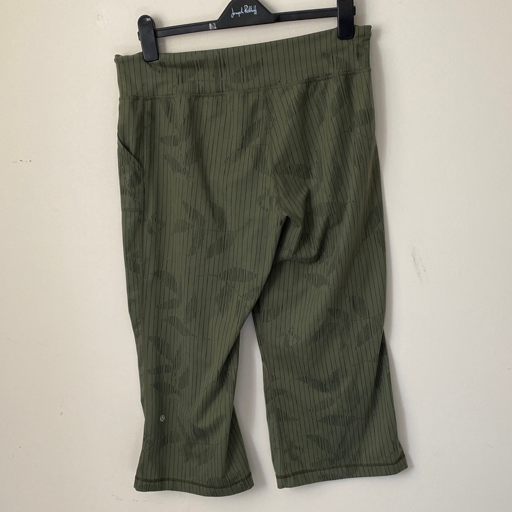 lululemon athletica Green Capris - Picture 2 of 4